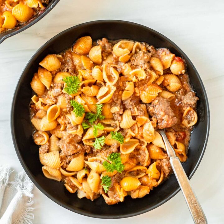 This recipe for cheeseburger pasta is an easy, one-pan dinner perfect for a weeknight meal or kid-friendly dinner.