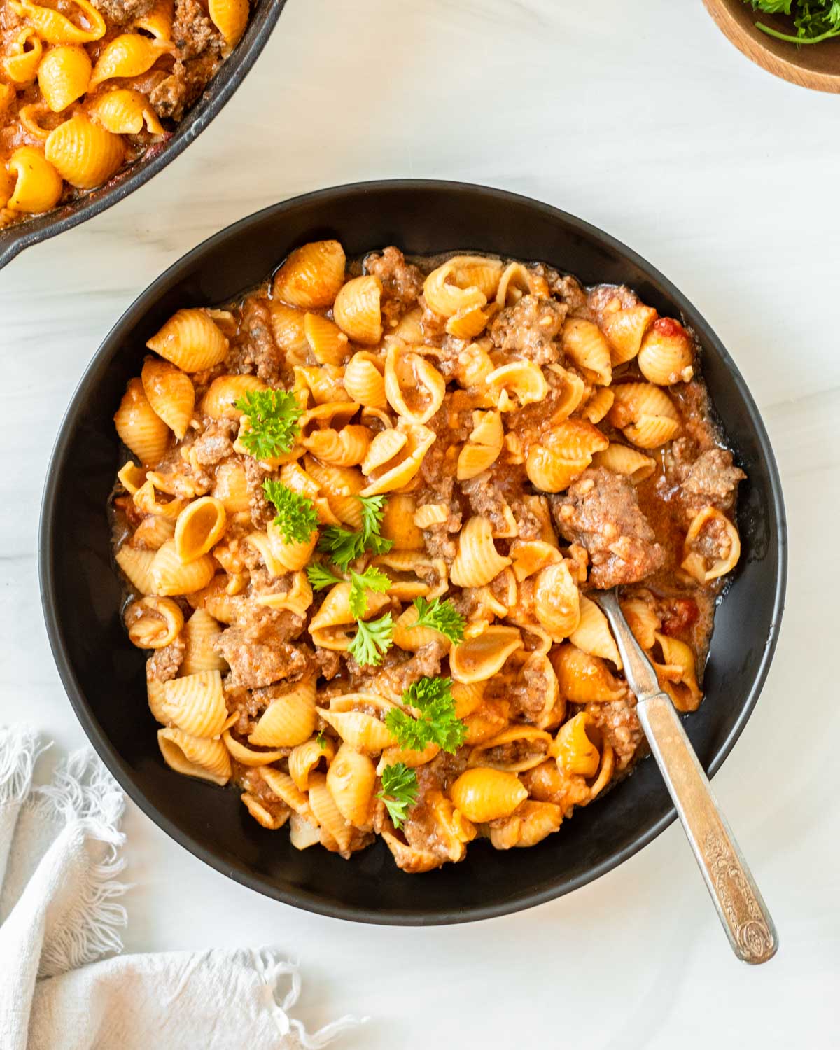 This recipe for cheeseburger pasta is an easy, one-pan dinner perfect for a weeknight meal or kid-friendly dinner.