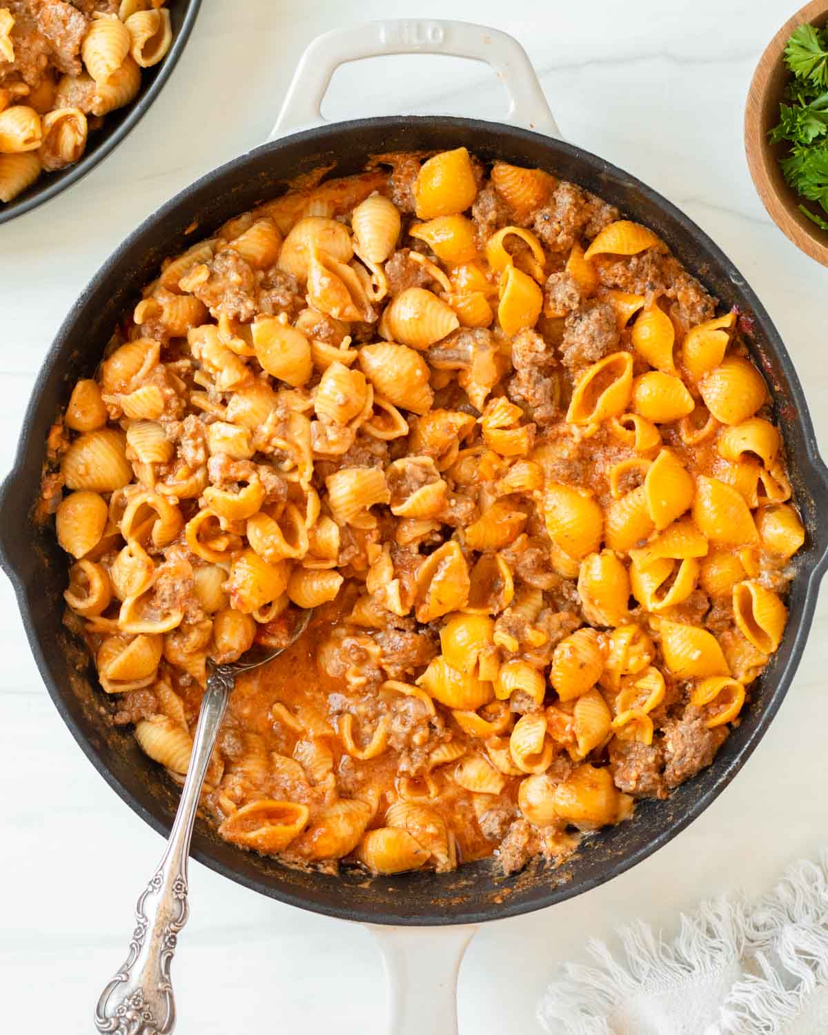 This recipe for cheeseburger pasta is an easy, one-pan dinner perfect for a weeknight meal or kid-friendly dinner.