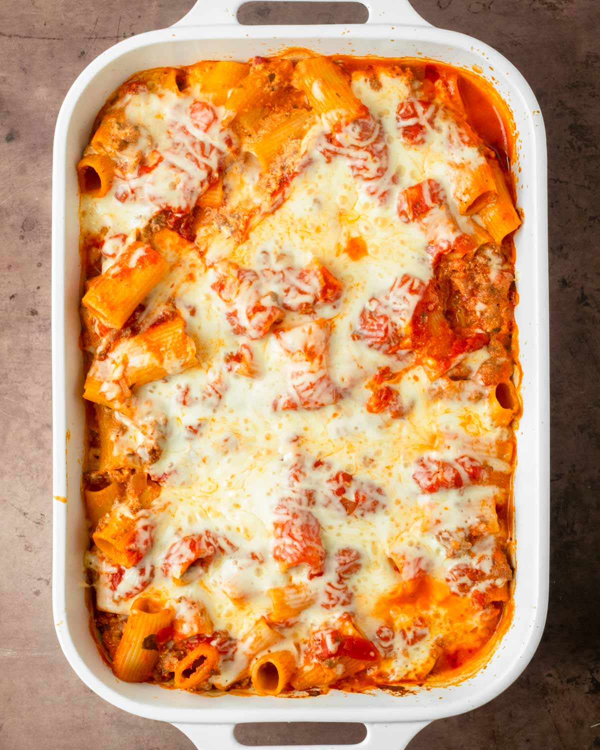 Step 3. Place the dish in the oven to bake the pasta