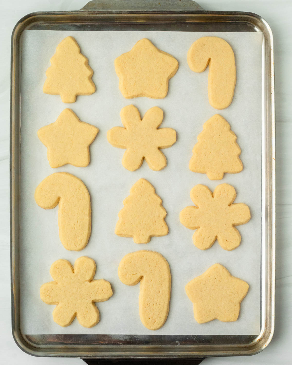 Step 4. Bake the sugar cookies in the oven