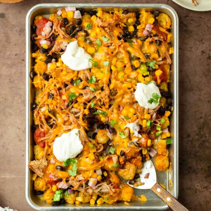 These bbq pulld pork totchos are made with crispy tater tots loaded with cheese, bbq pulled pork and other delicious toppings for a flavorful and crowd-pleaser dinner the entire family will love.