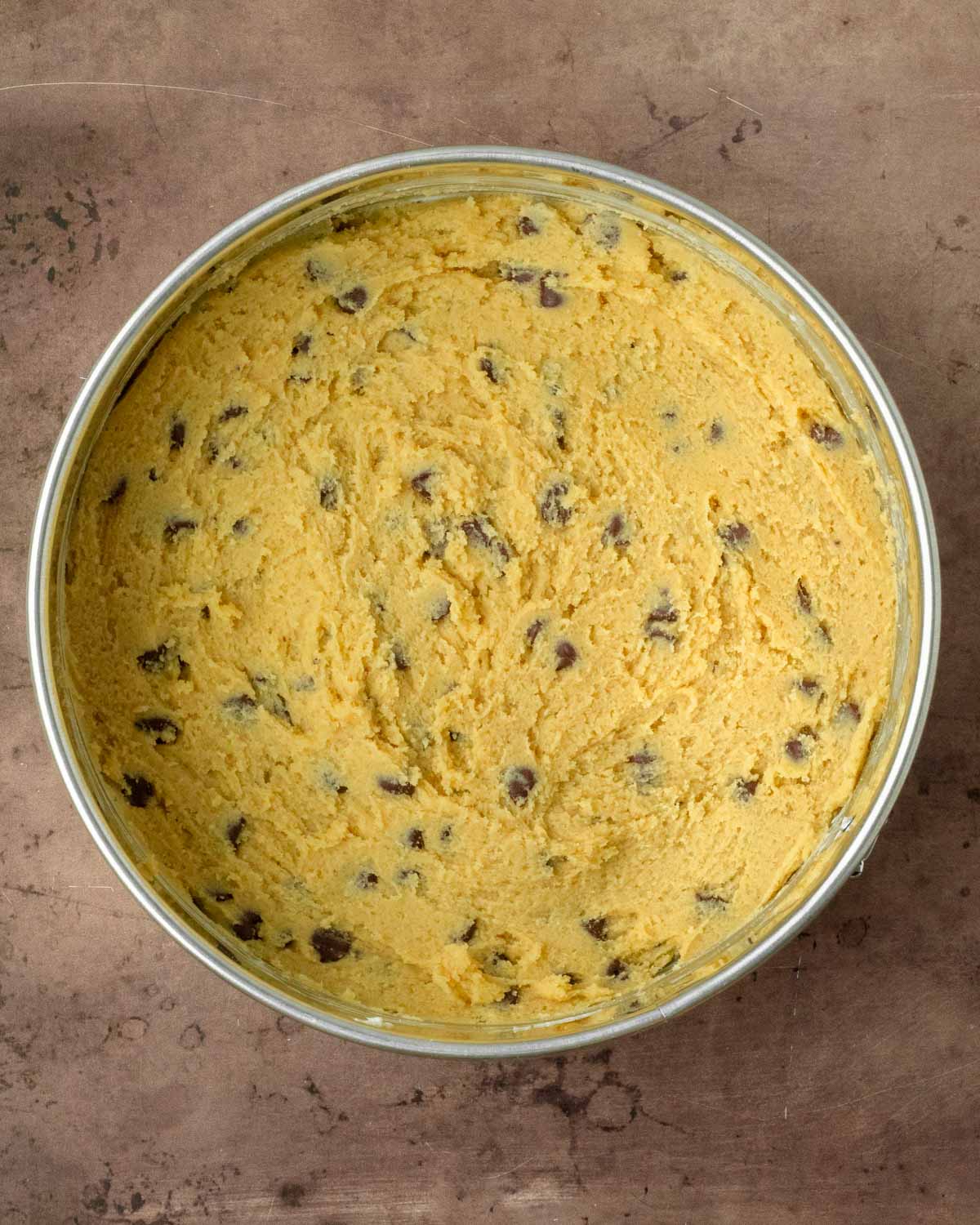 Step 2. Spread the cookie dough out in the pan