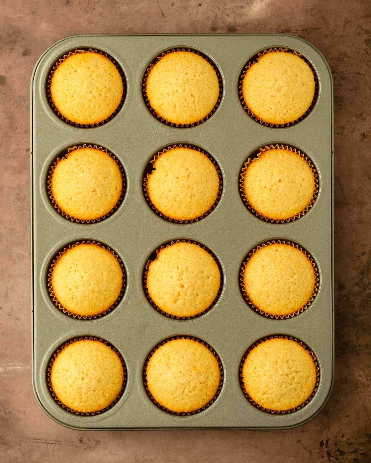 Step 3. Bake the cupcakes in the oven